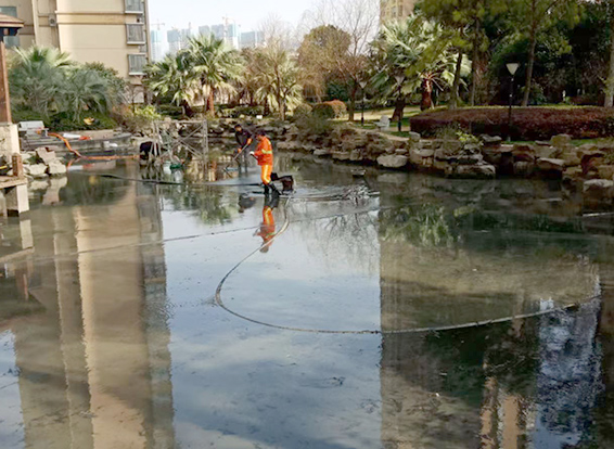 长宁景观池淤泥清理